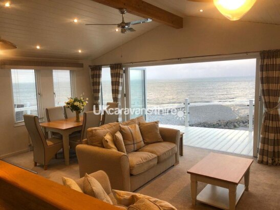 The Beach Caravan Park, Ref 10473