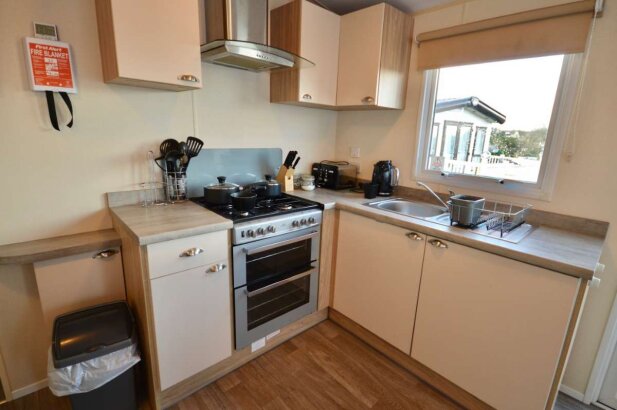 Waterside, Paignton, Ref 10522