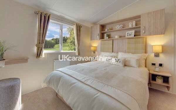 Crows Nest Caravan Park, Ref 1090