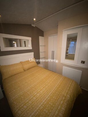 Naze Marine Holiday Park, Ref 11257