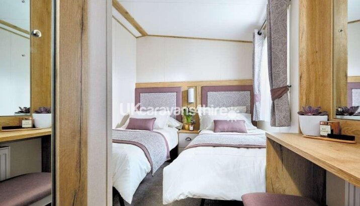 Hopton Holiday Village, Ref 12305