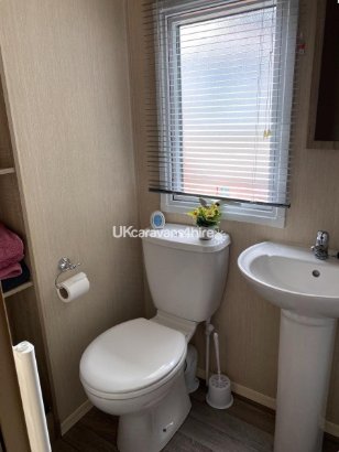 Cayton Bay Caravan Park, Ref 13235