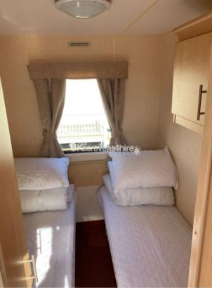Silver Beach Caravan Park, Ref 13801