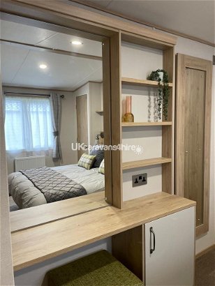 Cayton Bay Caravan Park, Ref 14908