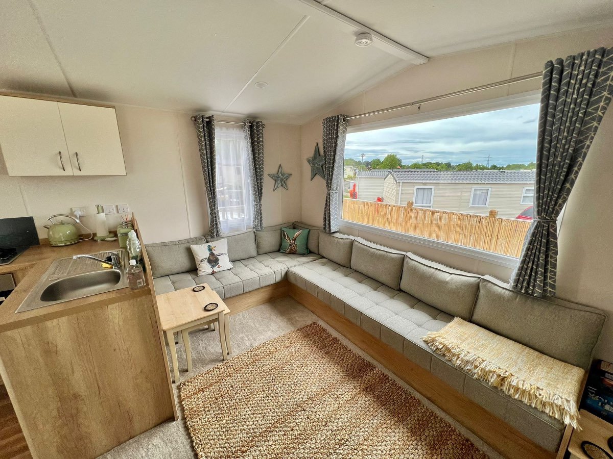 Pet Friendly, 4 Berth Static Caravan For Hire At 7 Lakes Country Park ...