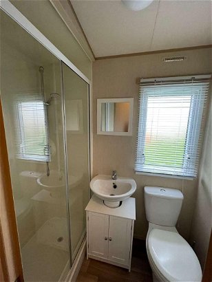 Cayton Bay Caravan Park, Ref 15589