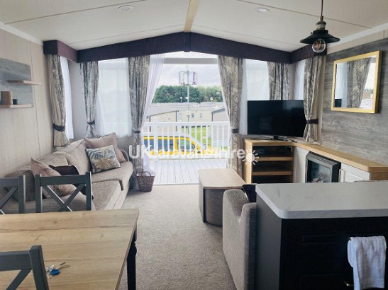 Cayton Bay Caravan Park, Ref 15810