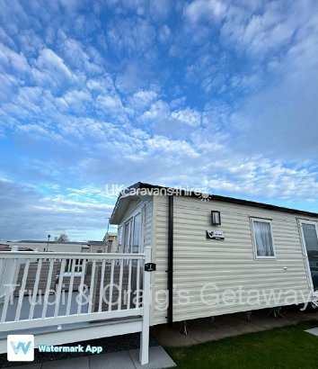 Cayton Bay Caravan Park, Ref 16179