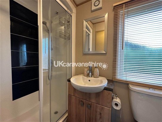 Naze Marine Holiday Park, Ref 16337