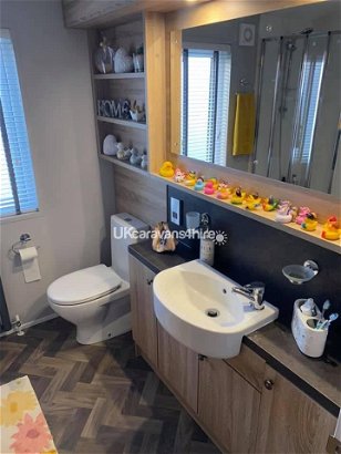 Cayton Bay Caravan Park, Ref 16861