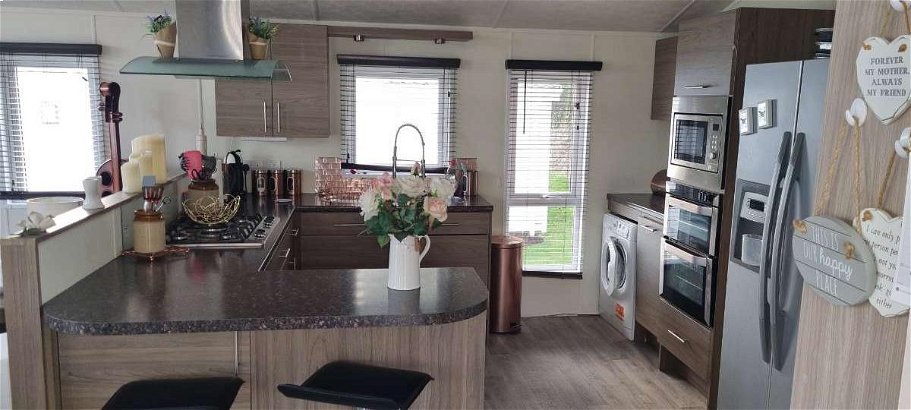 Cayton Bay Caravan Park, Ref 17072