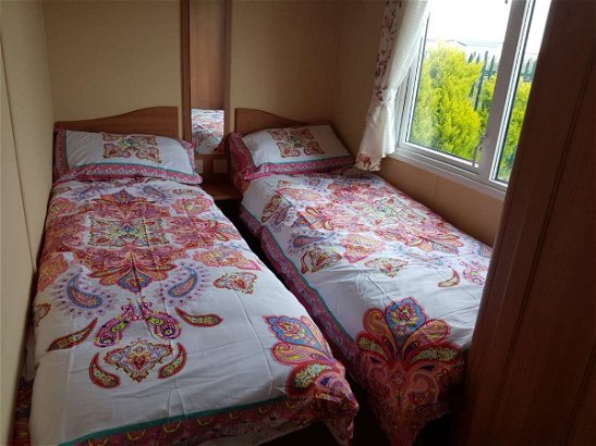Happy Days Caravan Park, Ref 17182