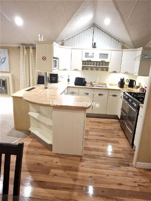 Cayton Bay Caravan Park, Ref 17608