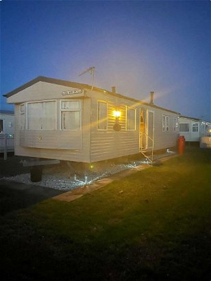 Coral Beach, Ref 18129