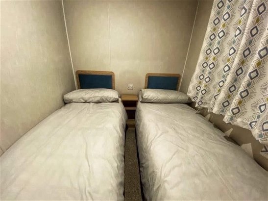 Cayton Bay Caravan Park, Ref 18471