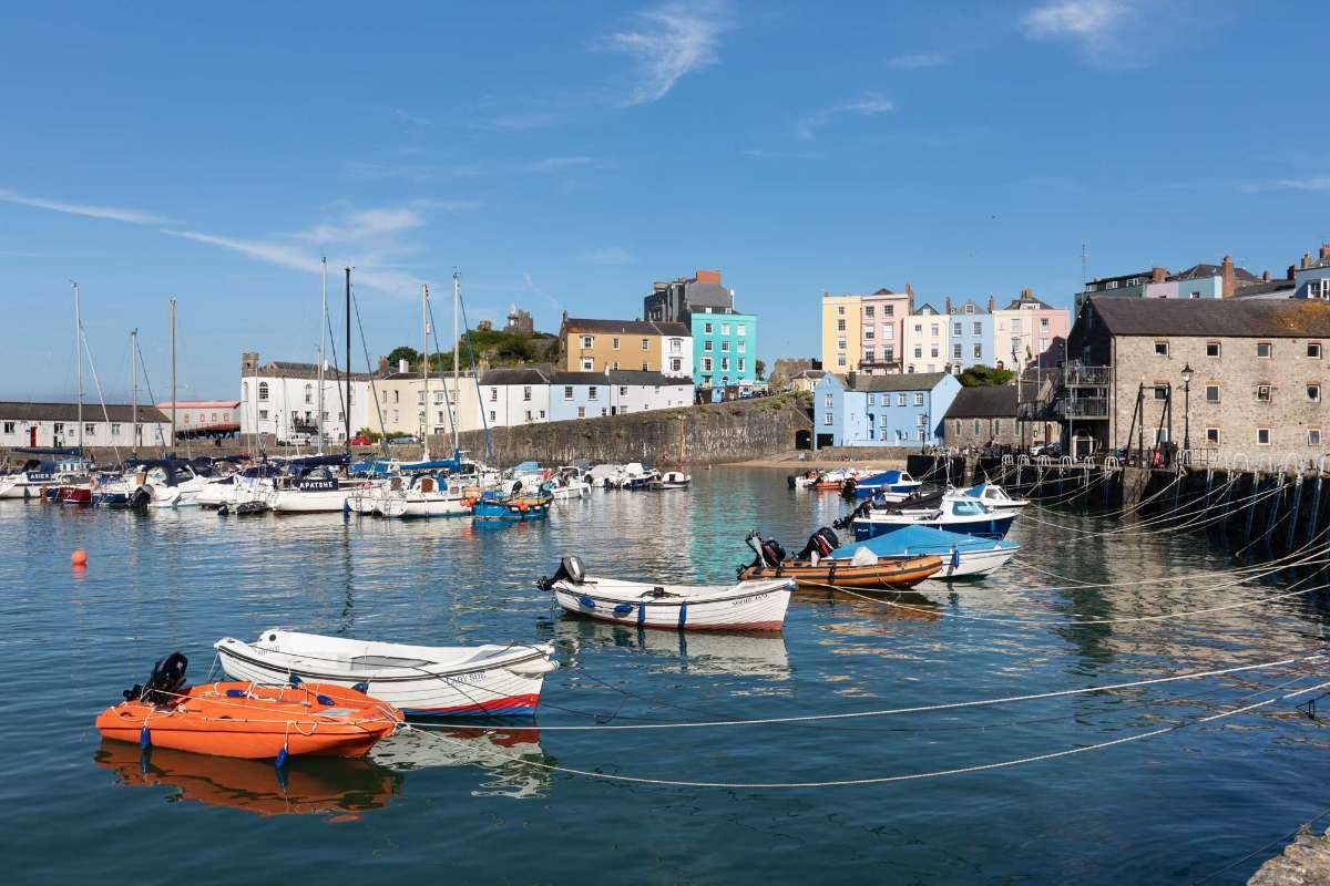 2 Bedroom Caravan Hire Tenby - 18933 