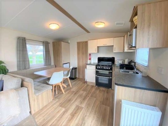 Manor Park Holiday Village, Ref 8689