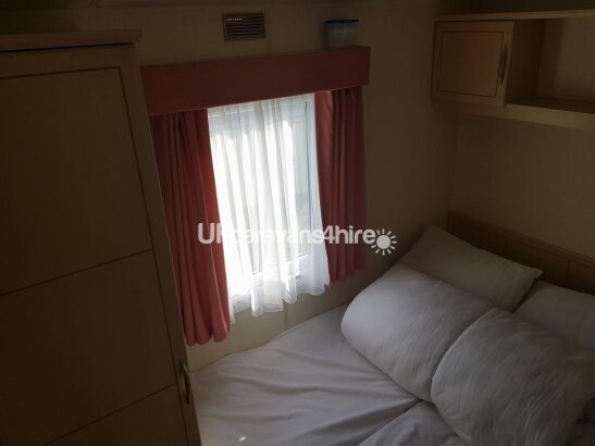 Cayton Bay Caravan Park, Ref 869
