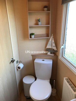 Cayton Bay Caravan Park, Ref 9857