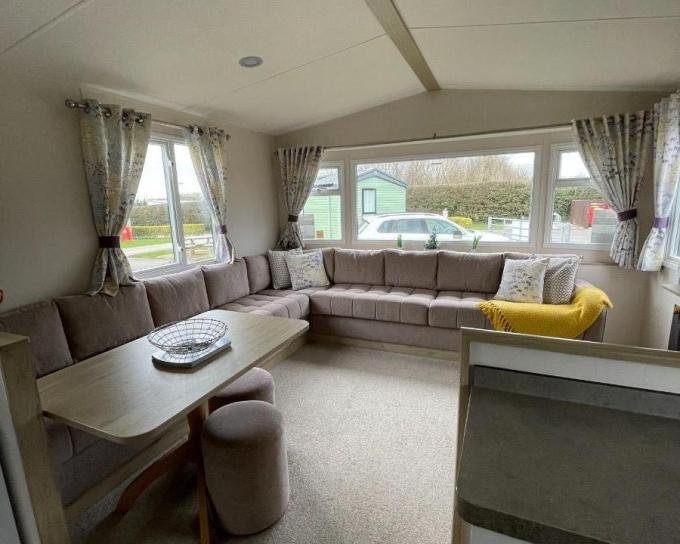 Lido Leisure Park, Knaresborough | UKcaravans4hire